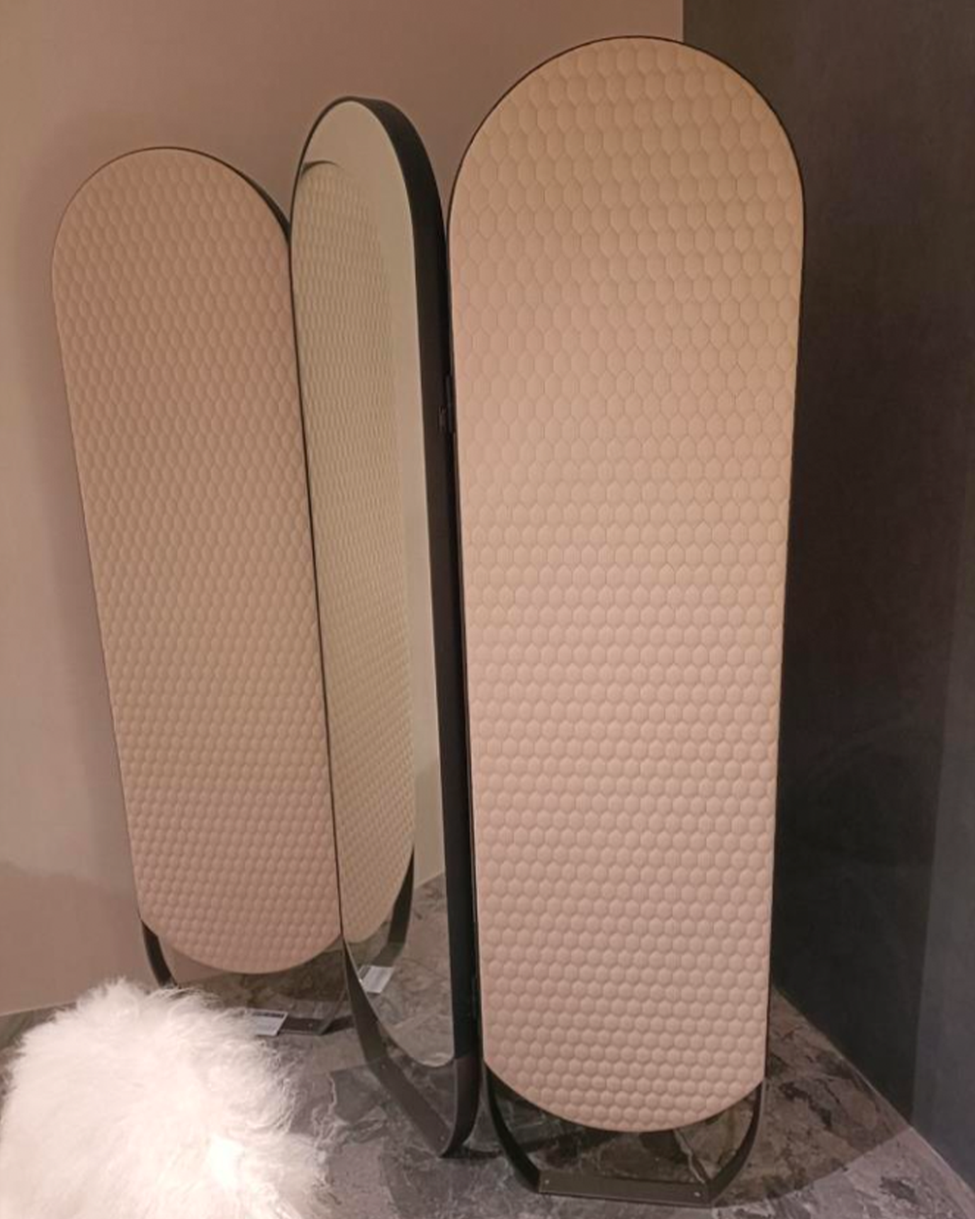 Kendra Mirror